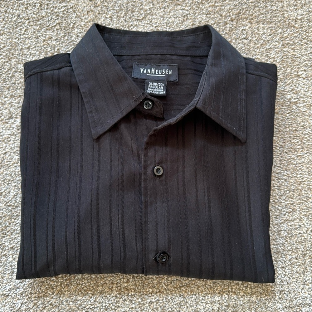 Van Heusen Men’s Short Sleeved Dress Shirt